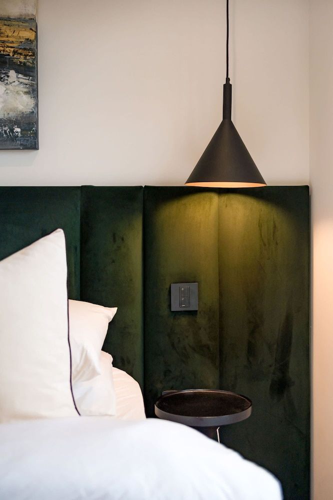 The Modern Glasshouse - by Out of Office Lifestyle Apartment 28