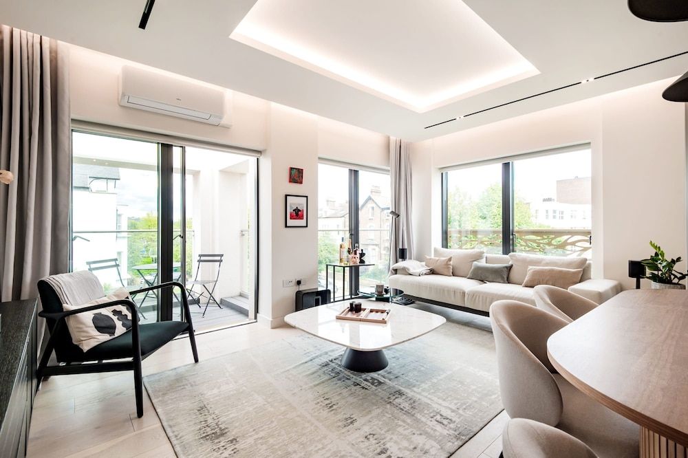 The Modern Glasshouse - by Out of Office Lifestyle Apartment 31