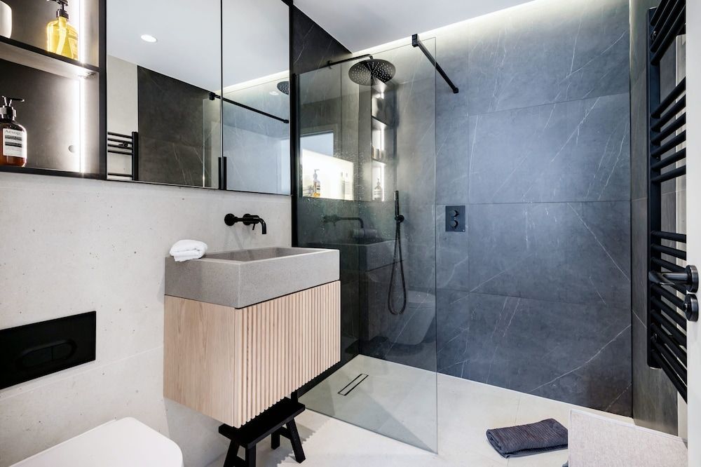 The Modern Glasshouse - by Out of Office Lifestyle Apartment 22