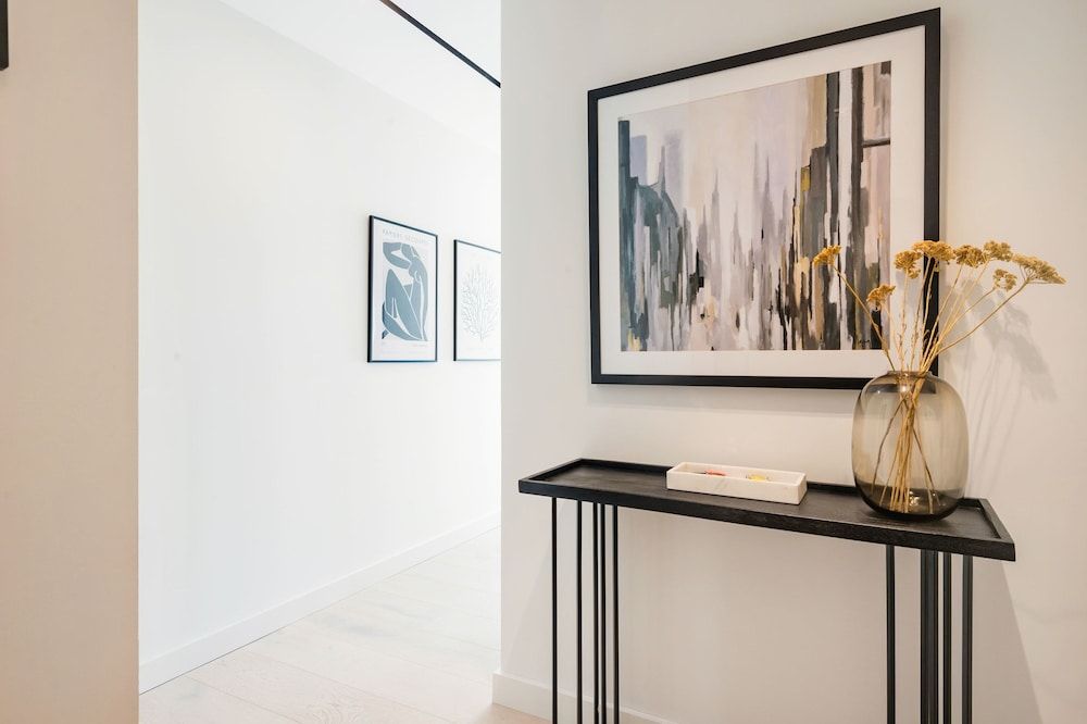 The Modern Glasshouse - by Out of Office Lifestyle Apartment 26