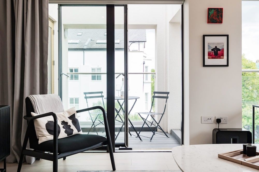 The Modern Glasshouse - by Out of Office Lifestyle Apartment 30