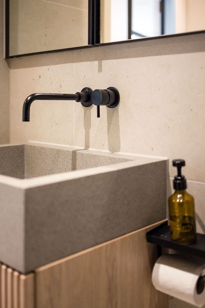 The Modern Glasshouse - by Out of Office Lifestyle Apartment 18