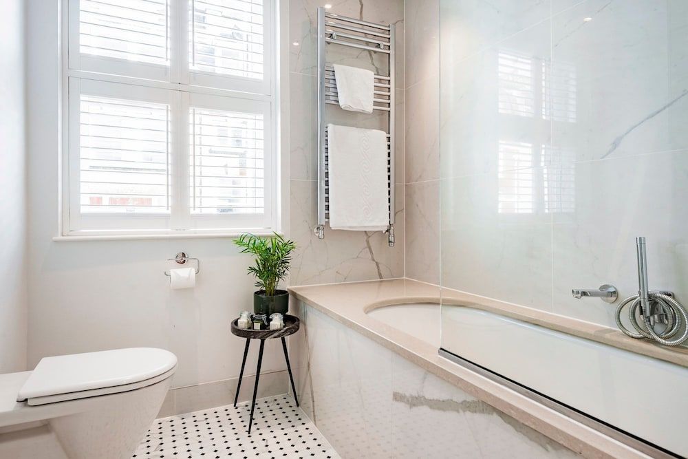 The Smooth Velvet - by Out of Office Lifestyle Apartment, Accessible 11