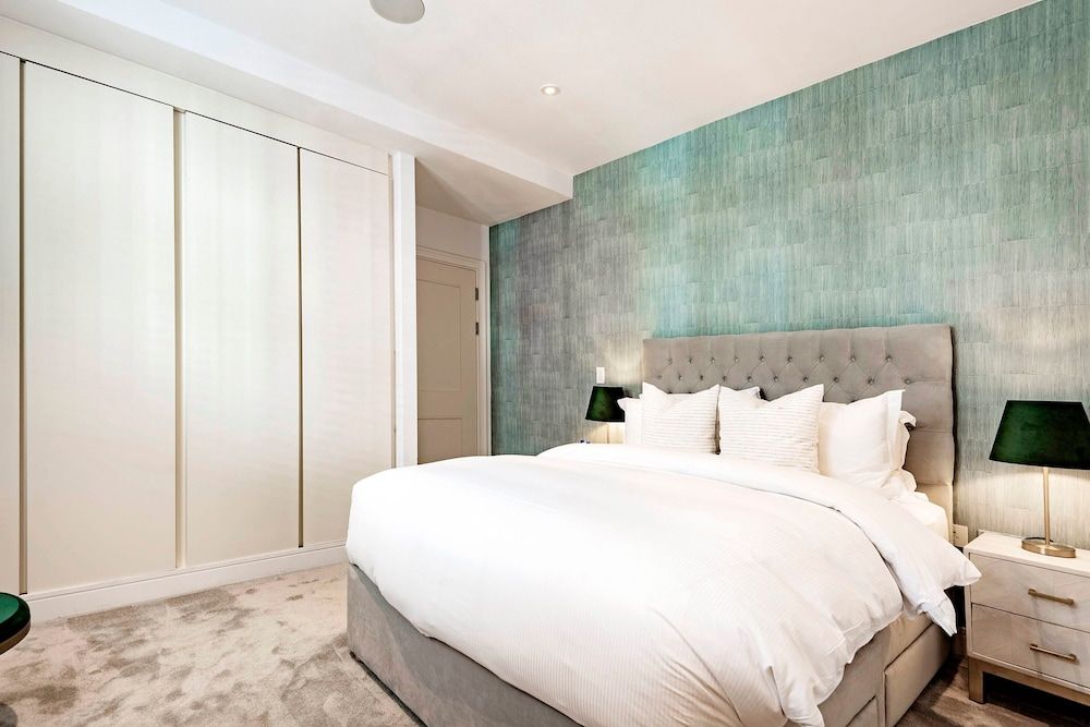 The Smooth Velvet - by Out of Office Lifestyle Apartment, Accessible 2