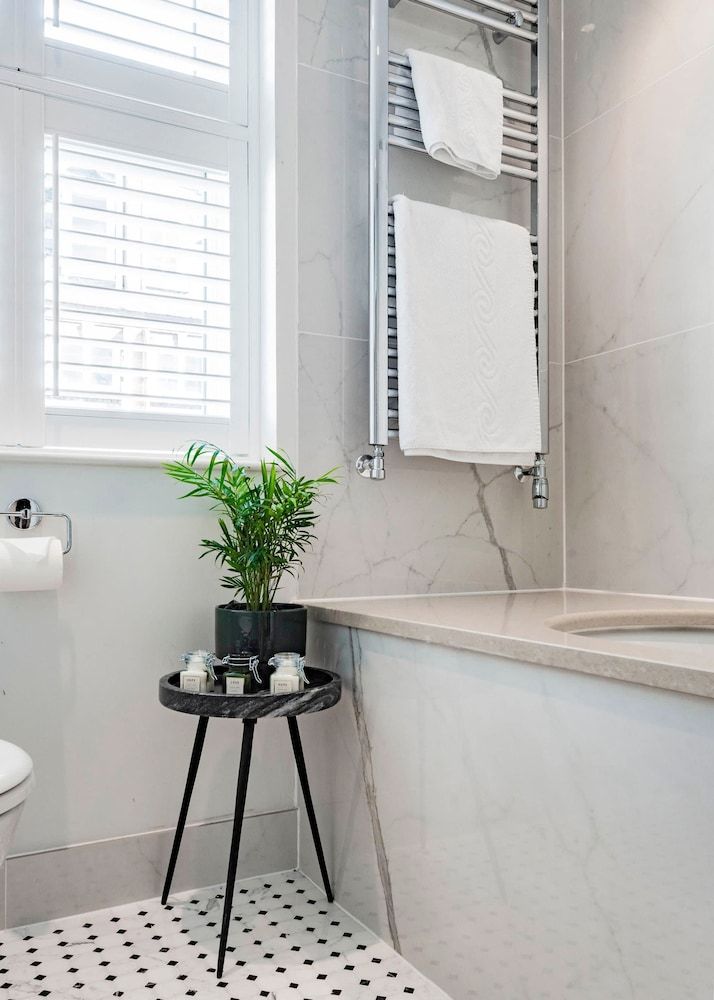 The Smooth Velvet - by Out of Office Lifestyle Apartment, Accessible 10