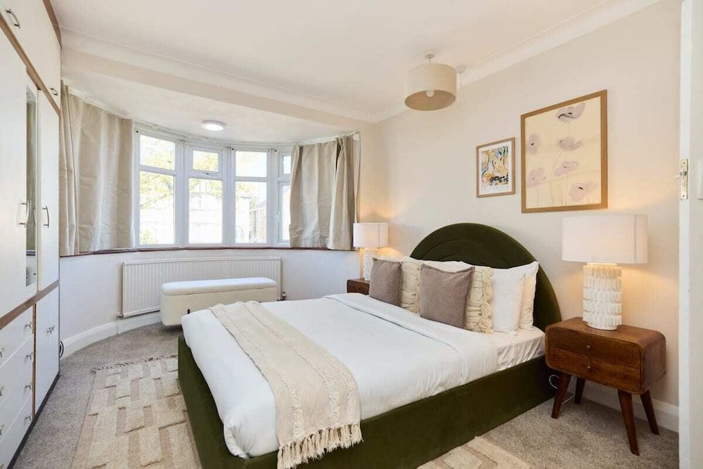 House (4 Bedrooms)