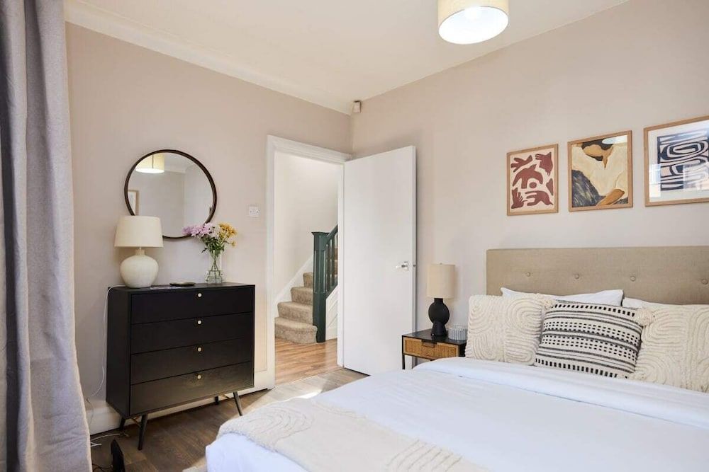 House (4 Bedrooms)