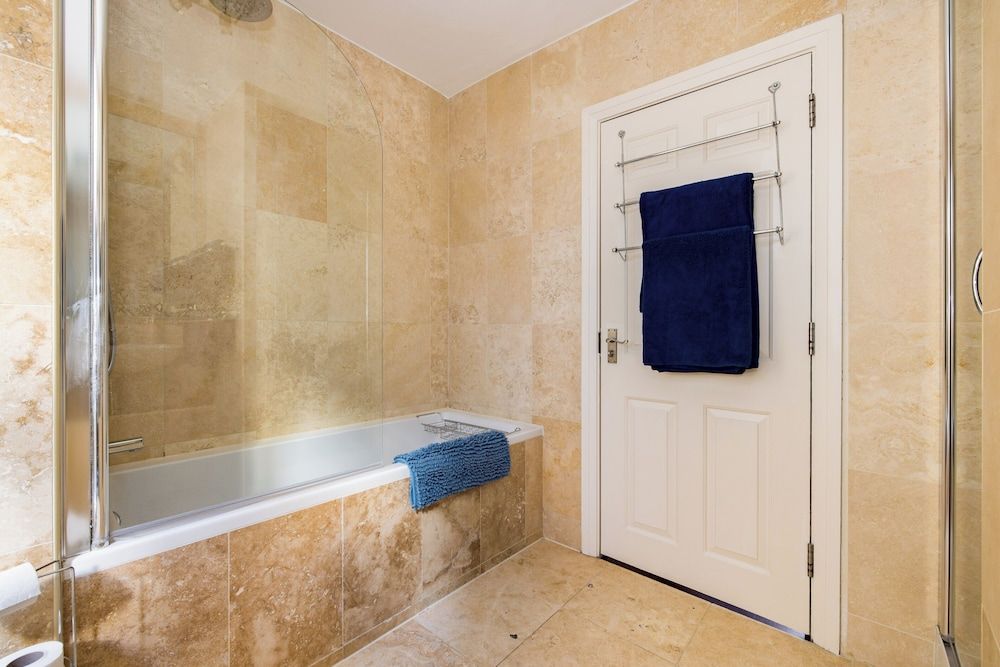 Mayfair 9-bed Townhouse - Sleeps 16, Patio & Ac House 16