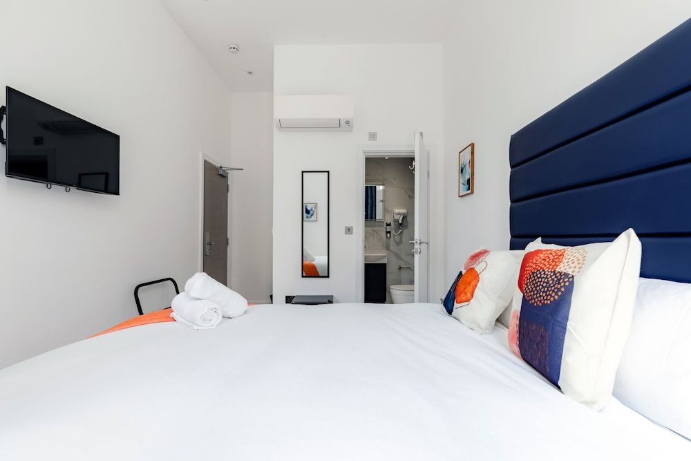 Upper Berkeley Hotel Superior Double Room, Ensuite, City View