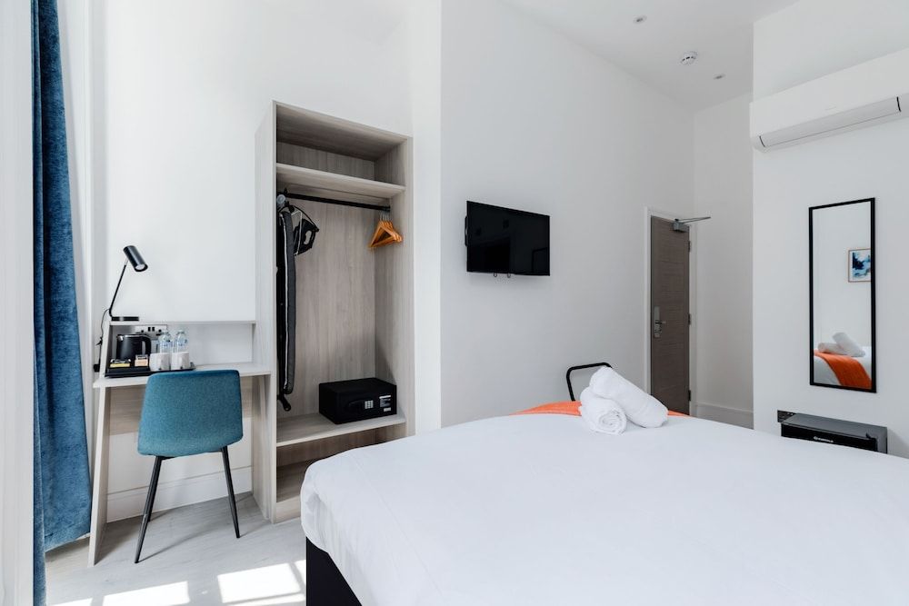 Upper Berkeley Hotel Superior Double Room, Ensuite, City View 4