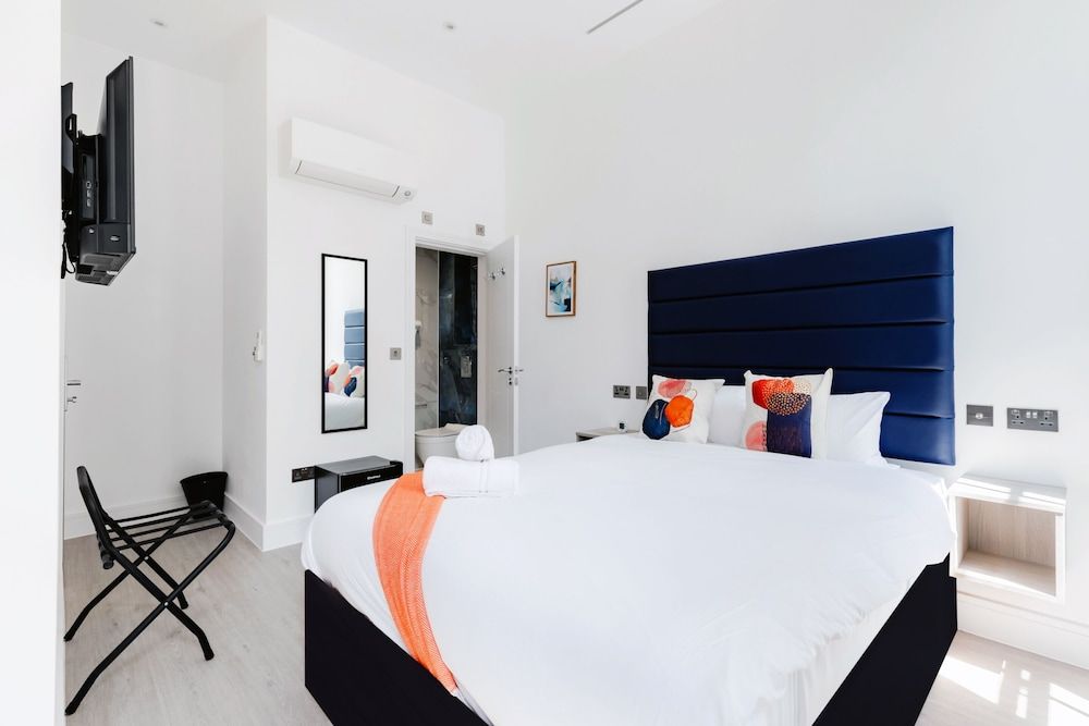 Upper Berkeley Hotel Superior Double Room, Ensuite, City View 3