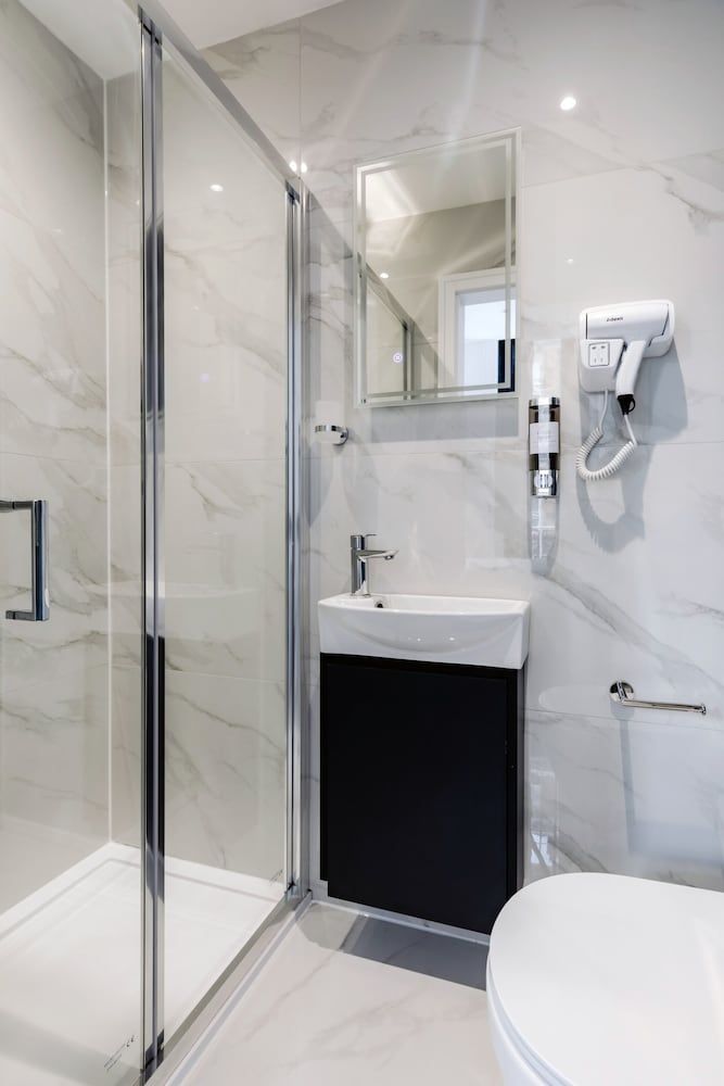 Upper Berkeley Hotel Superior Double Room, Ensuite, City View 9