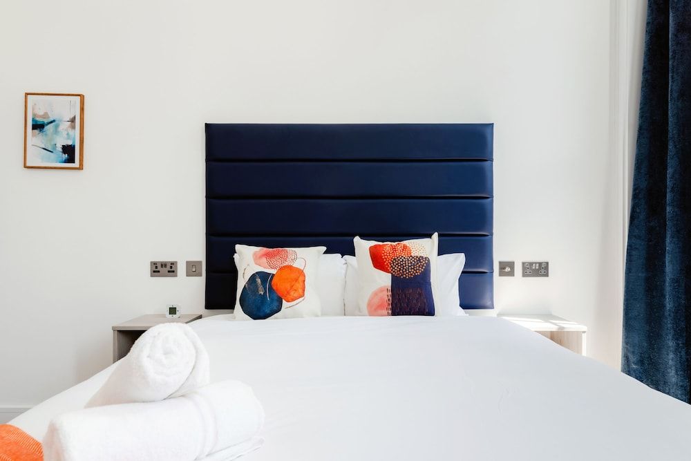 Upper Berkeley Hotel Superior Double Room, Ensuite, City View 2