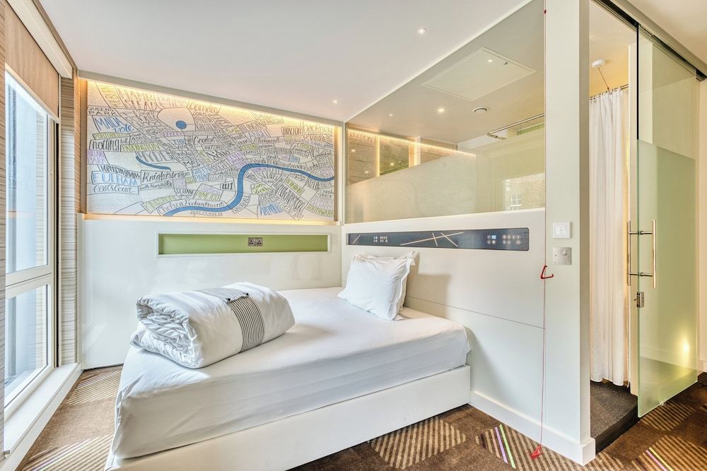 Standard Double Room, Roll-in Shower