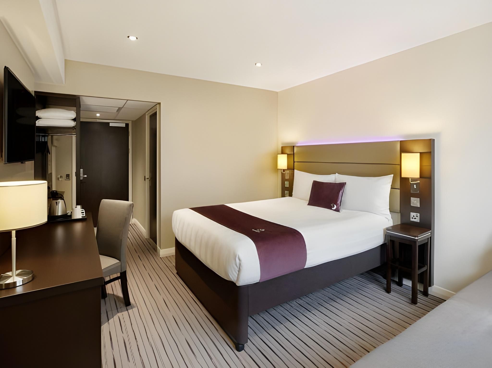 Double Room for Single Use