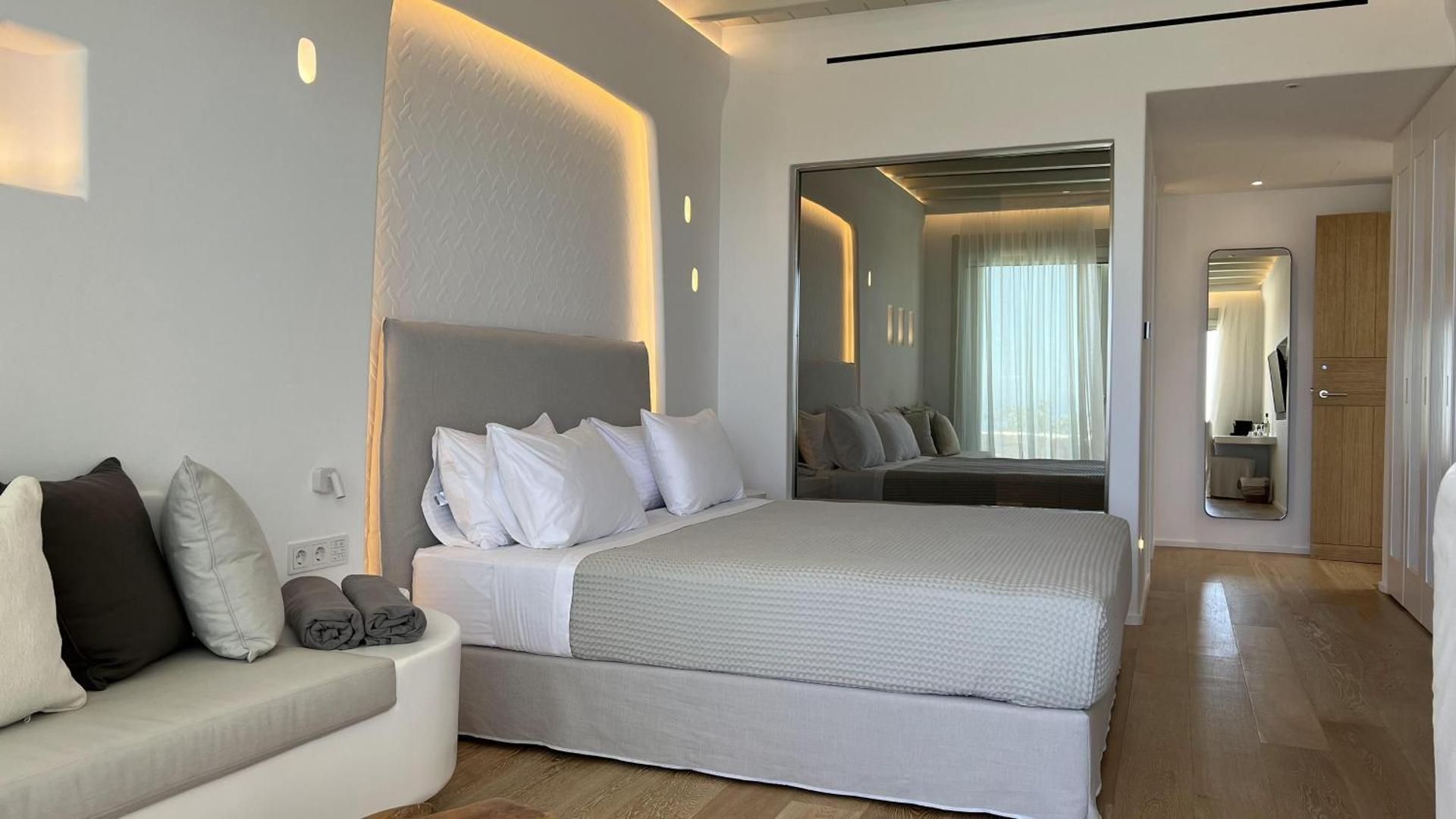 Deluxe King Suite with Hot Tub