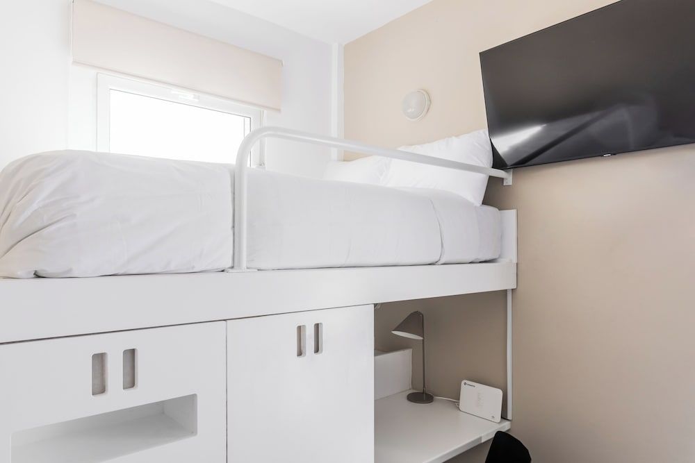 Snug Cocoon - Bunk Bed Studio