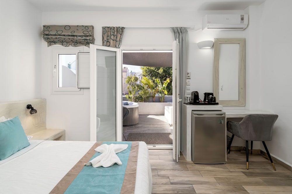 Standard Suite with Outdoor Hot Tub