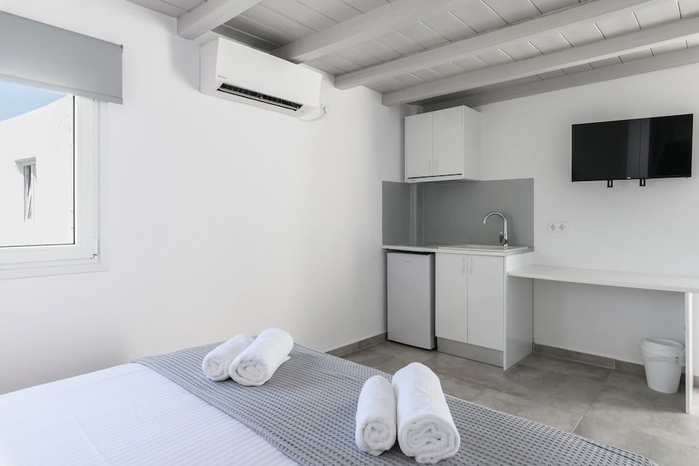 Suite, Courtyard View