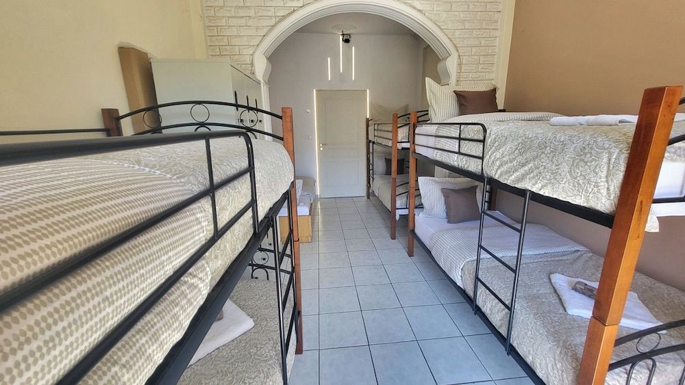 Apartment, 4 Bedrooms, Balcony