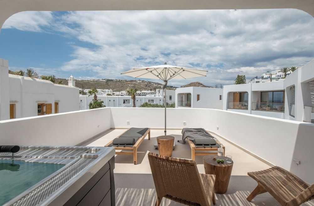 Nuca Mykonos