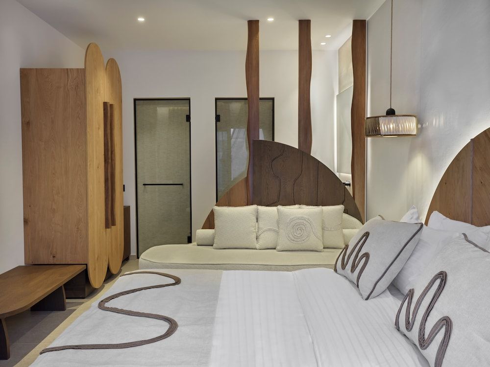 Luxury Triple Room With Shared Heated Pool