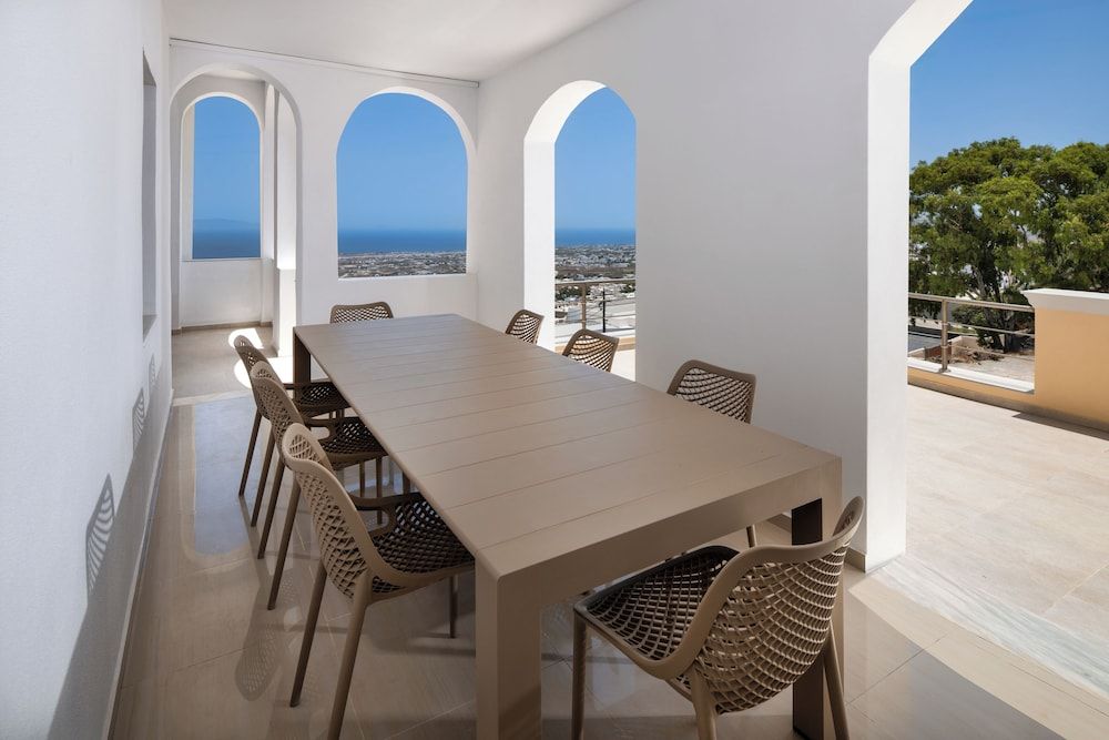 Santorinn Suites