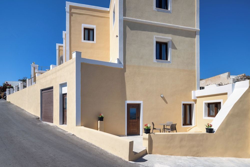 Santorinn Suites