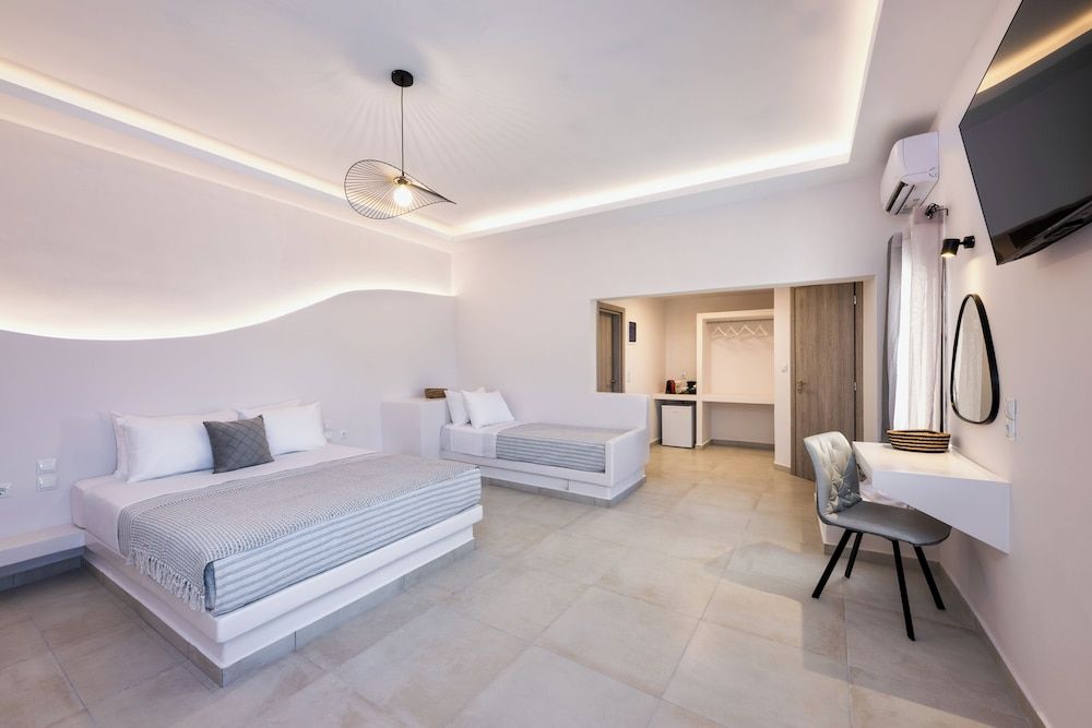 Santorinn Suites