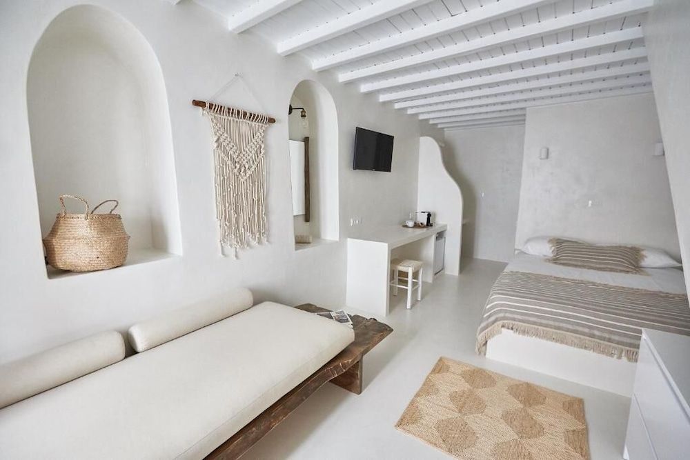 Blanco Rooms Mykonos Classic Triple Room 13