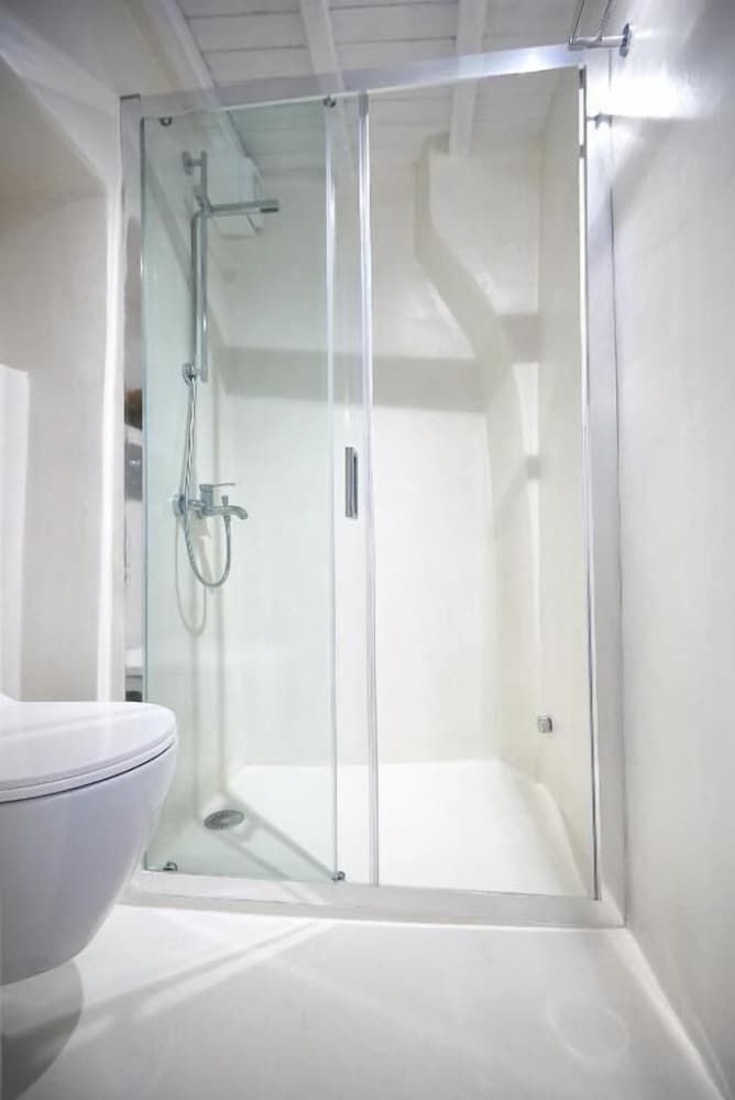 Blanco Rooms Mykonos Classic Triple Room 8