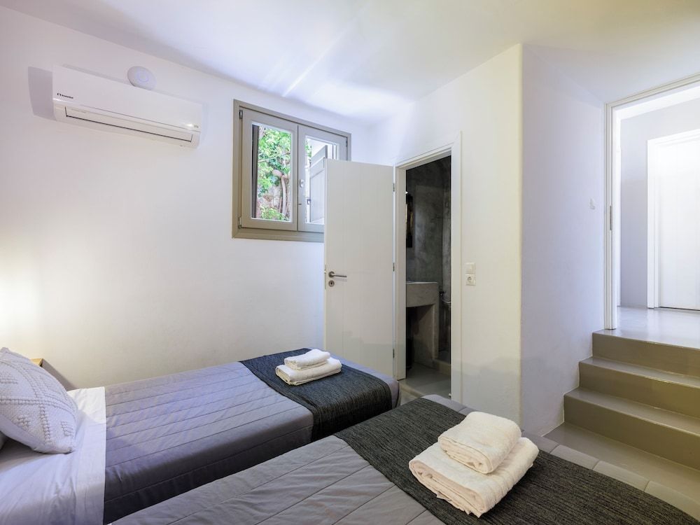 Deluxe Suite, 2 Bedrooms, Housekeeping, Beach View