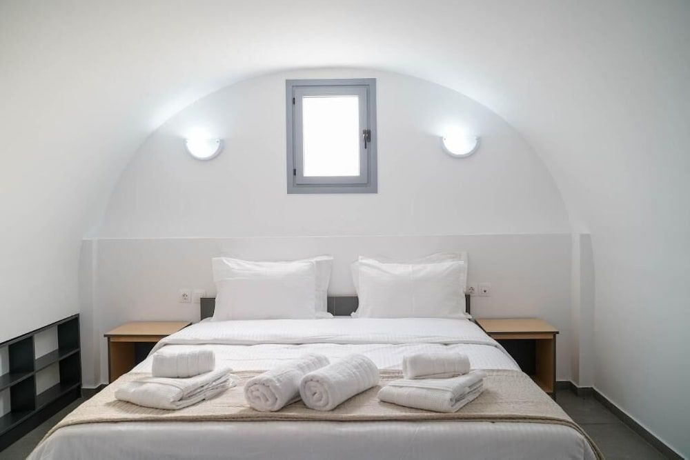 Loft Suite with Caldera View & Shared Pool