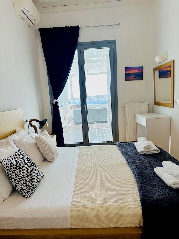 Seaview & Jacuzzi Luxury Apartment, Sea View 2