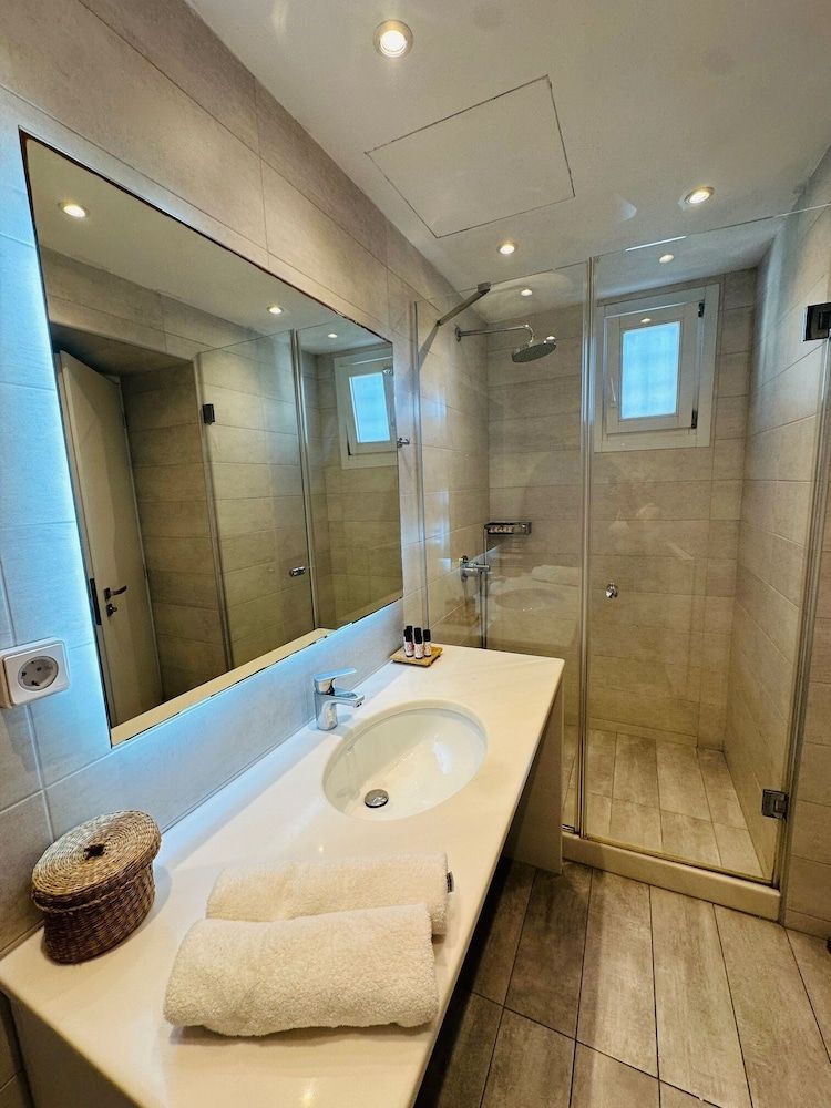 Seaview & Jacuzzi Luxury Apartment, Sea View 13