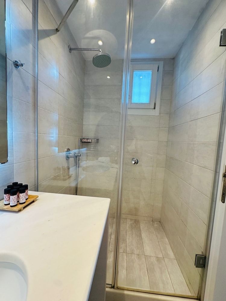 Seaview & Jacuzzi Luxury Apartment, Sea View 12