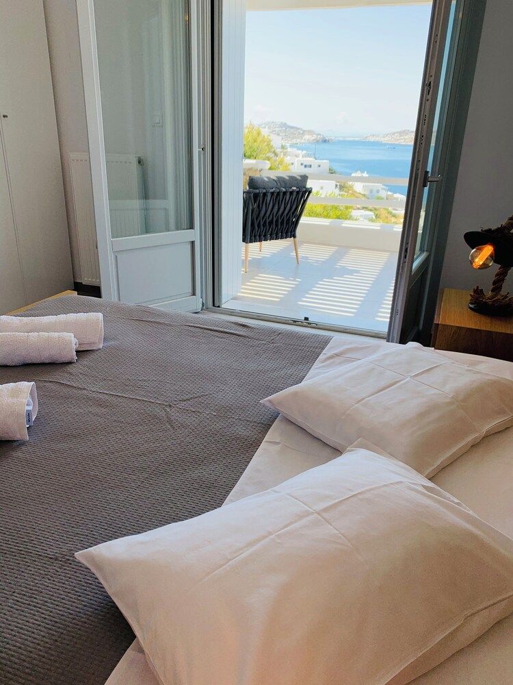 Seaview & Jacuzzi Luxury Apartment, Sea View 8