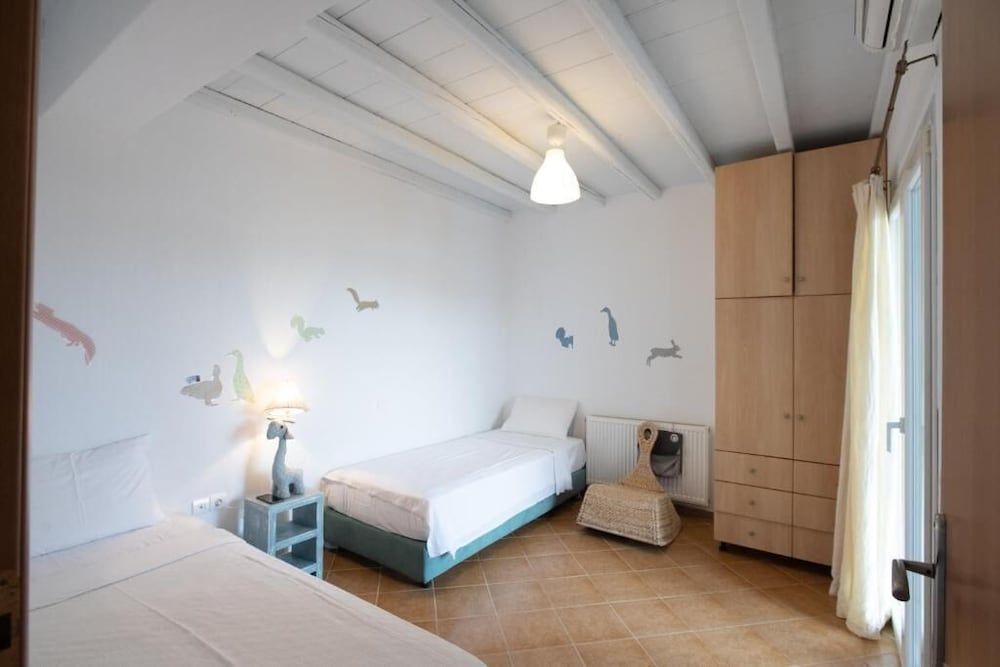 Dreamscape 3-Bedroom Mykonos Hideaway Apartment 4