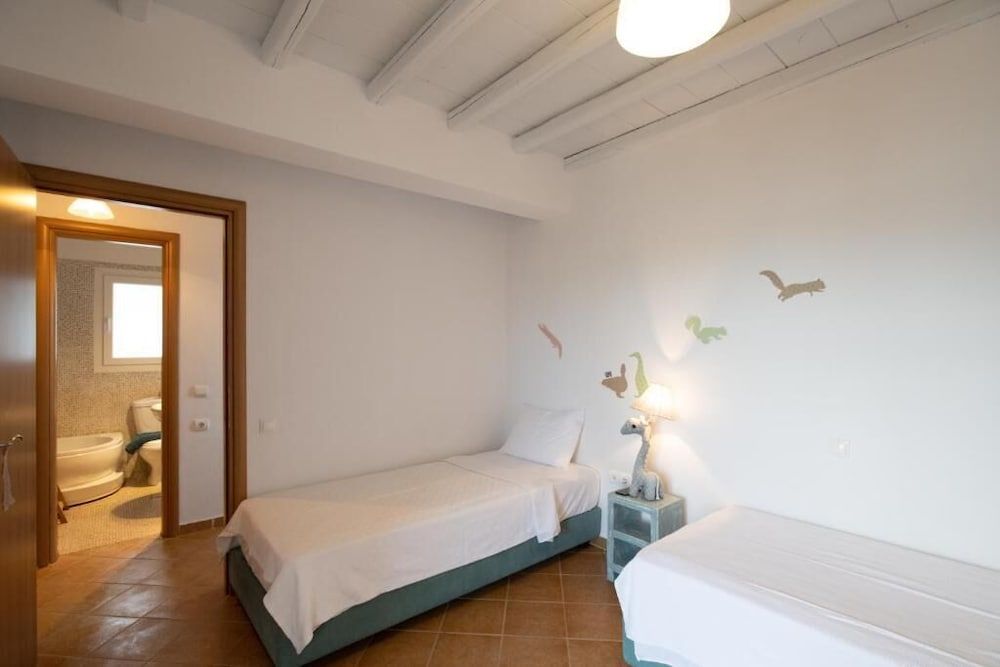 Dreamscape 3-Bedroom Mykonos Hideaway Apartment