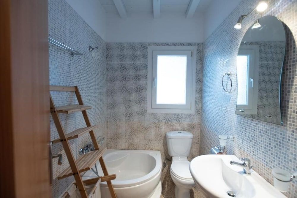 Dreamscape 3-Bedroom Mykonos Hideaway Apartment 15