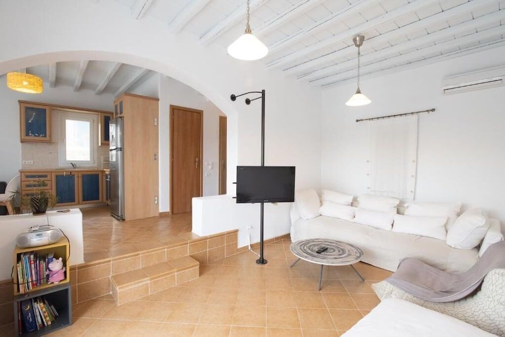 Dreamscape 3-Bedroom Mykonos Hideaway Apartment 20