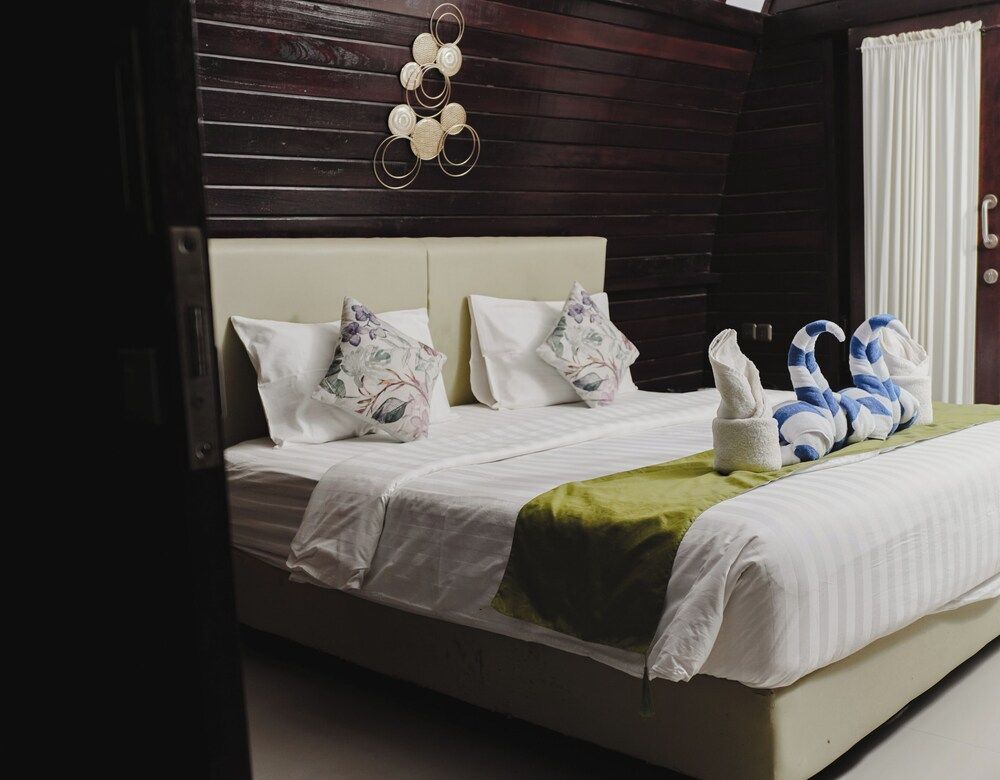 Bellewood Villa Deluxe Villa, 3 Bedrooms, Pool View 3