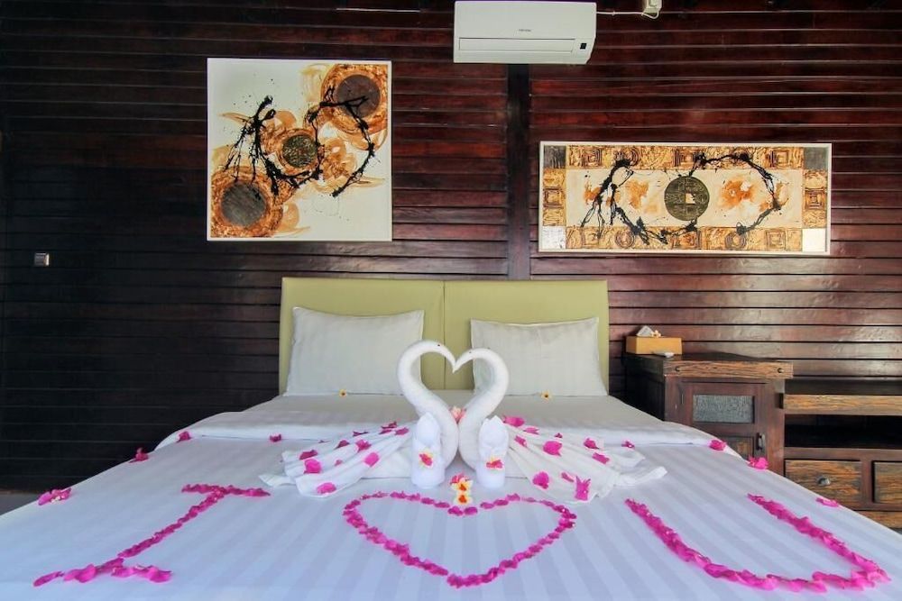 Bellewood Villa Deluxe Villa, 3 Bedrooms, Pool View 2