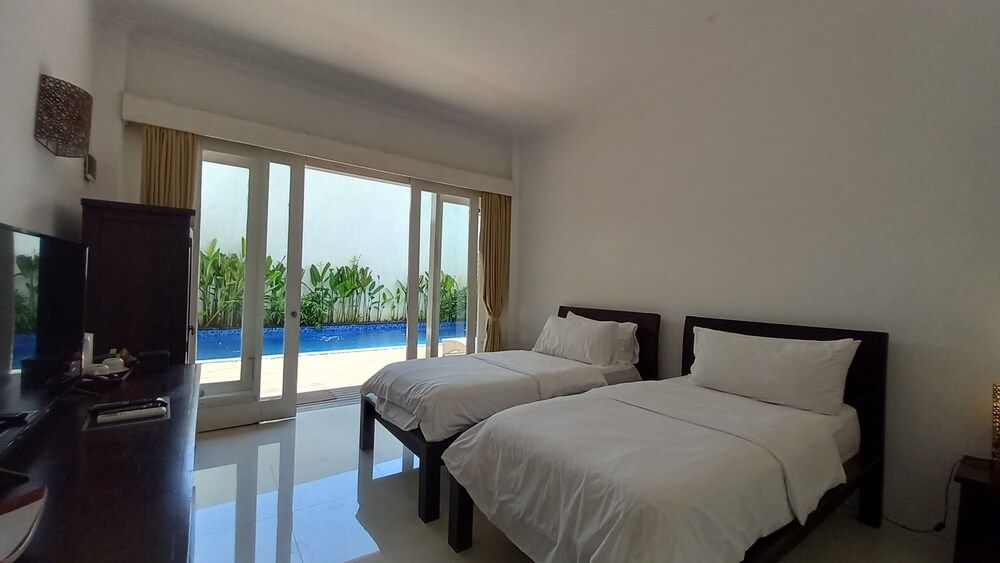 Deluxe Twin Room, Pool View