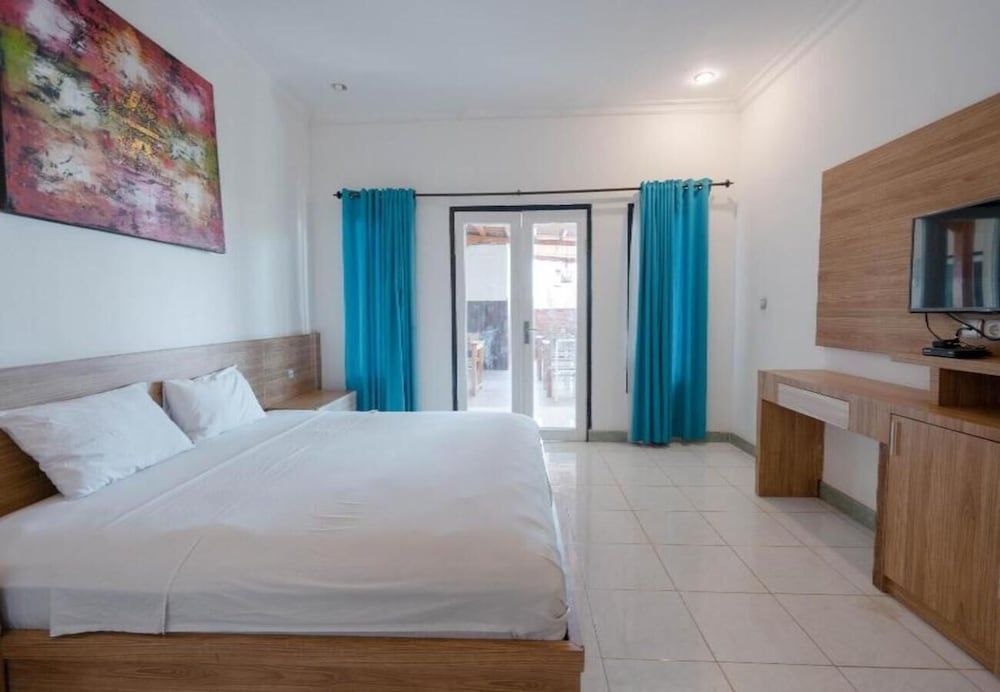 Gili White Bamboo by Secoms Standard Double Room, Balcony, Pool View 3