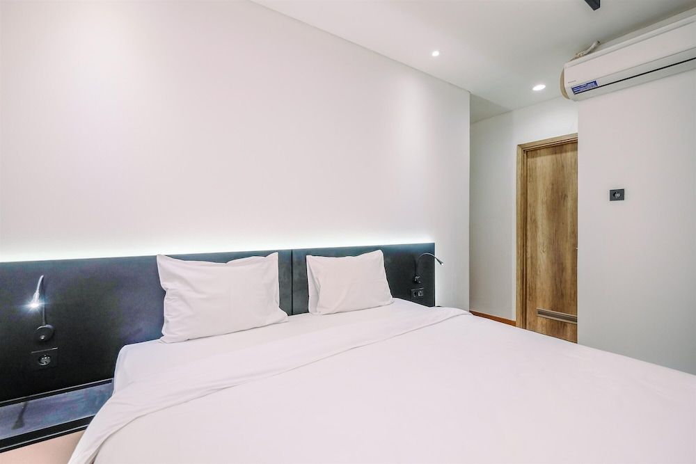 Luxury 2BR Apartment at Pejaten Park Residence with Bathtub