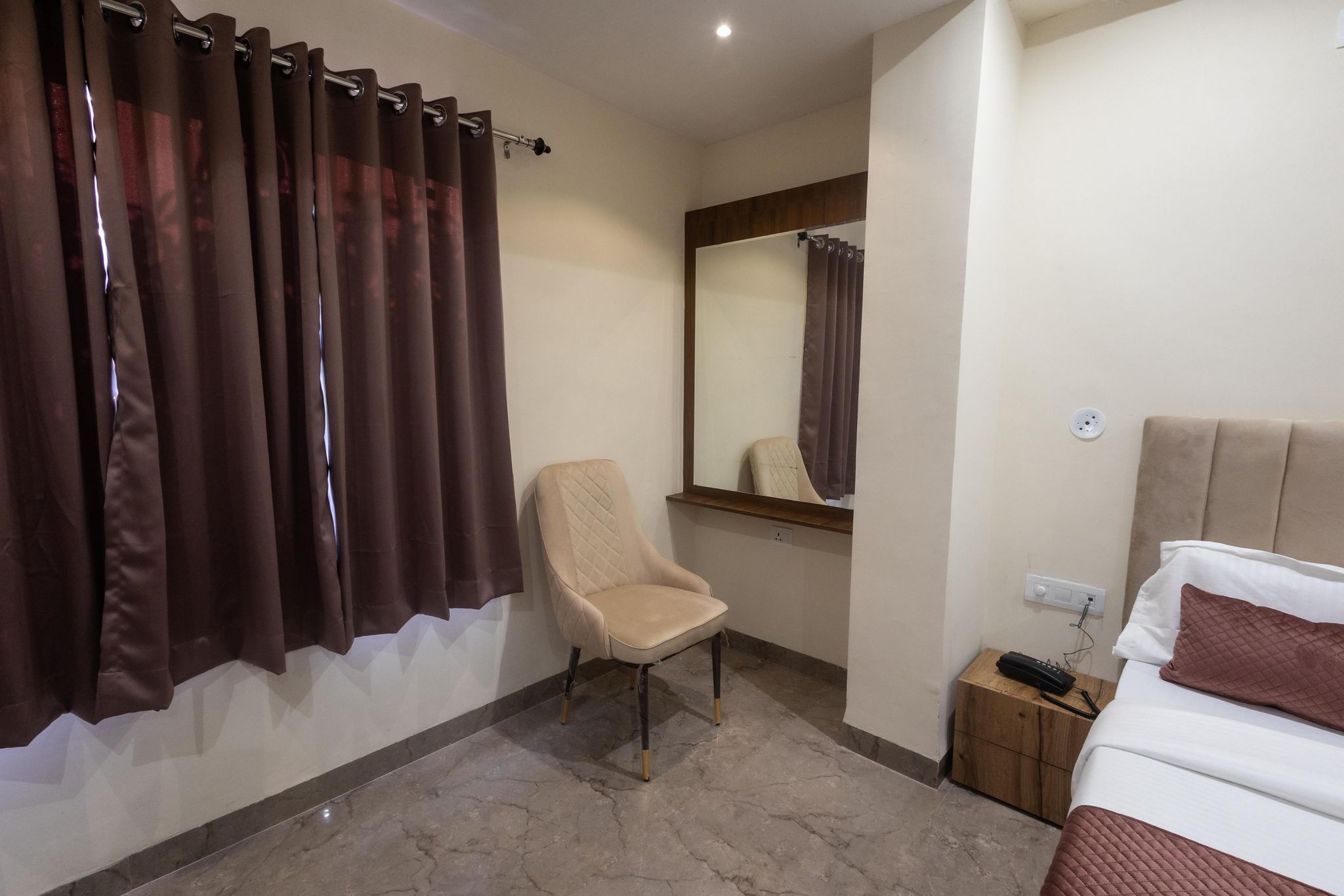 Sukoon Prestige Palace Standard Deluxe (AC) with Free WiFi 5