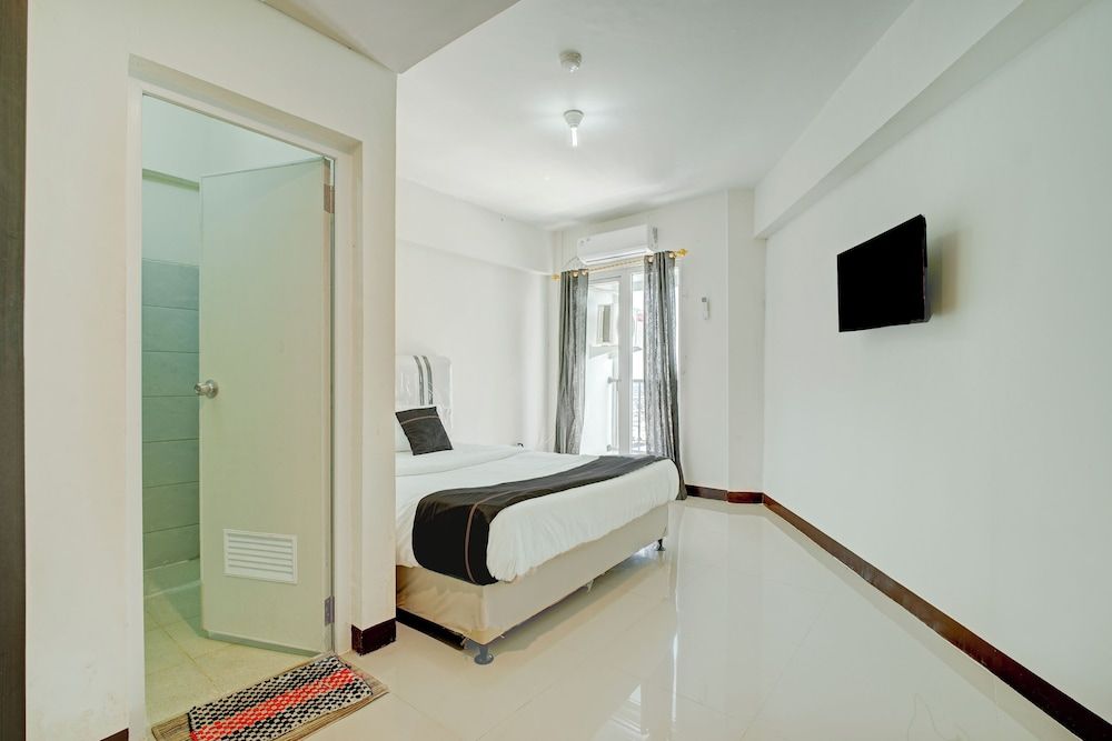 Collection O near Terminal Pulo Gebang formerly Sentra Timur - Tower Sapphire Deluxe Double Room 5