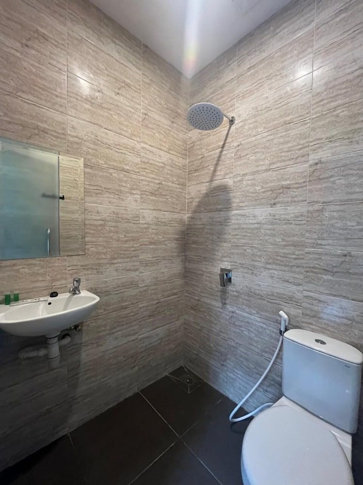 TJ Brother Residences Senen Superior Double Room 3