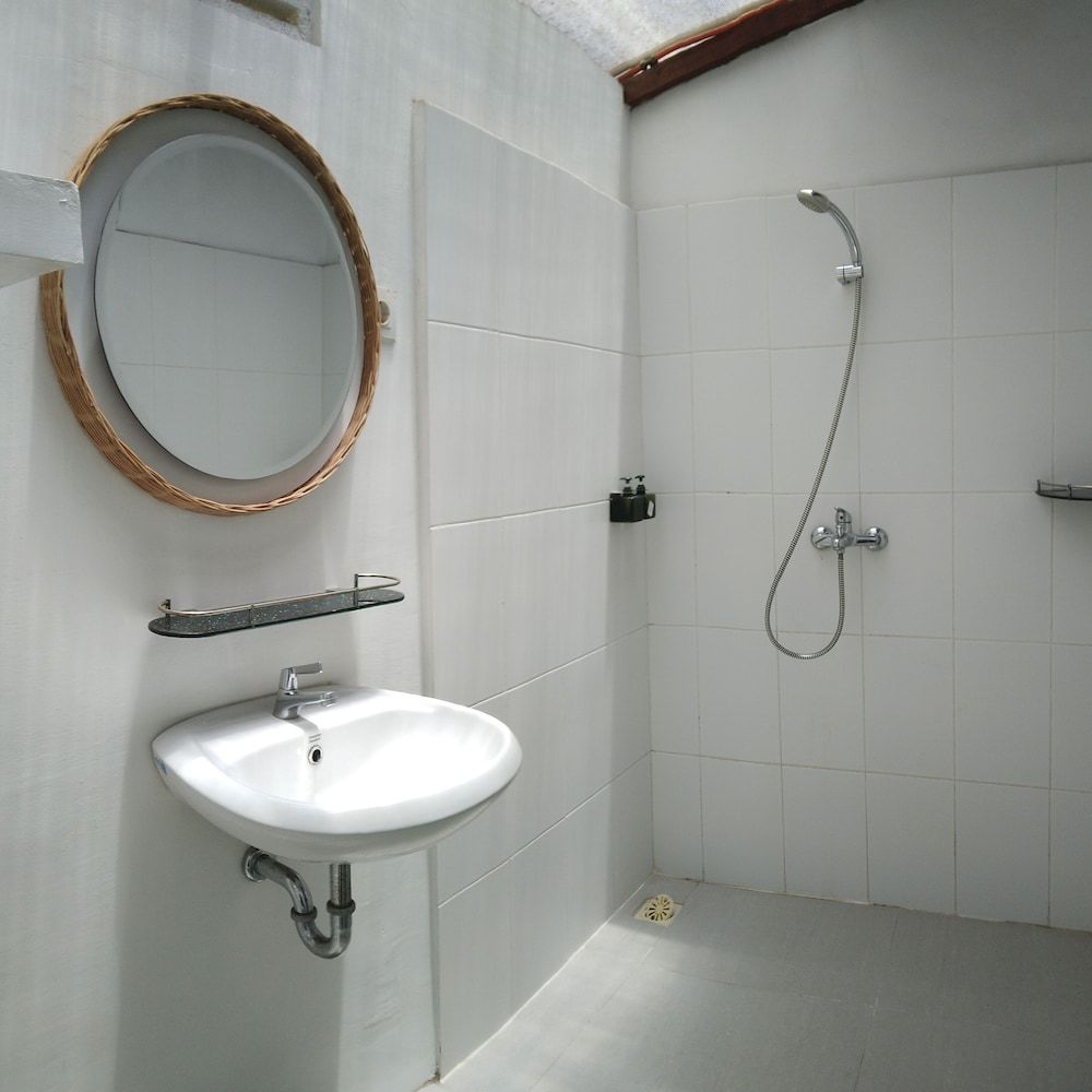 Roots Hotel Trawangan Superior Double or Twin Room 5